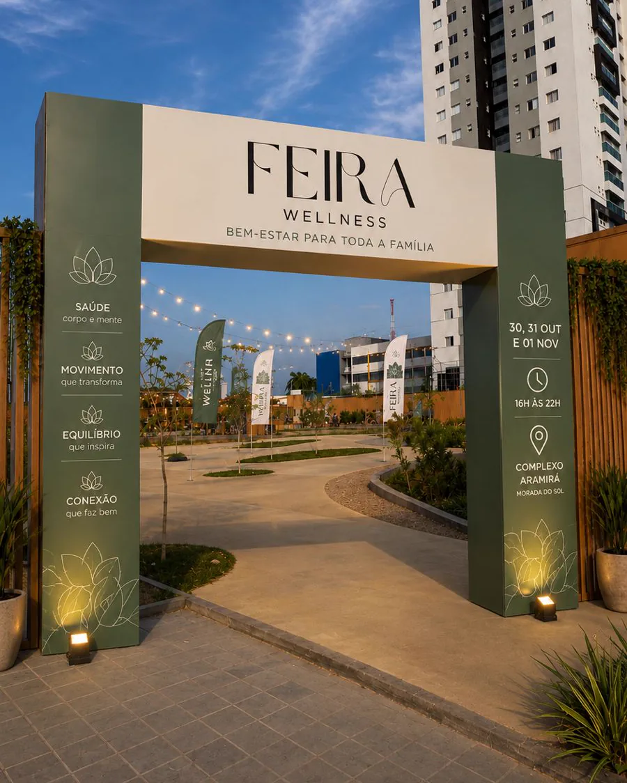 Portal de entrada da Feira Wellness, com a estrutura verde iluminada ao entardecer no Complexo Ara Mirá